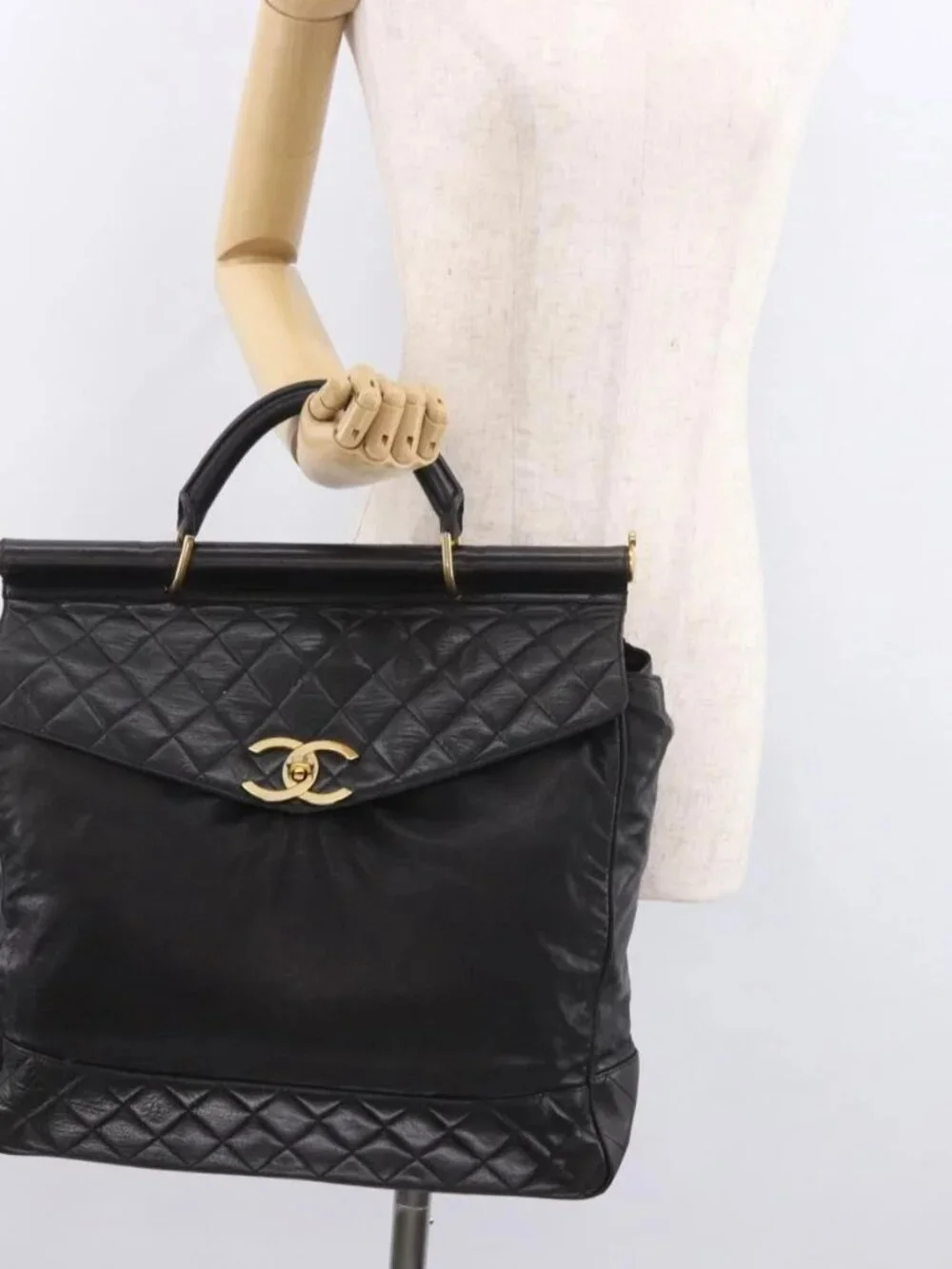 CHANEL Matelasse Hand Bag Lamb Skin Black Gold CC Auth 183326A